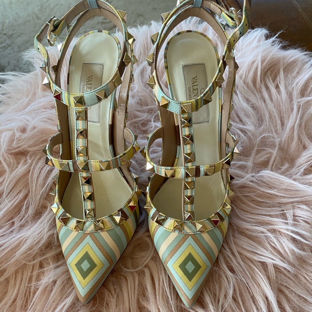 Valentino rockstuds size 5.5 worn once❗️